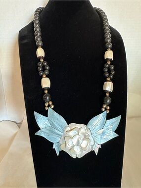 Vintage Lee Sands Carved Mother of Pearl Blue & White Floral Statement Necklace